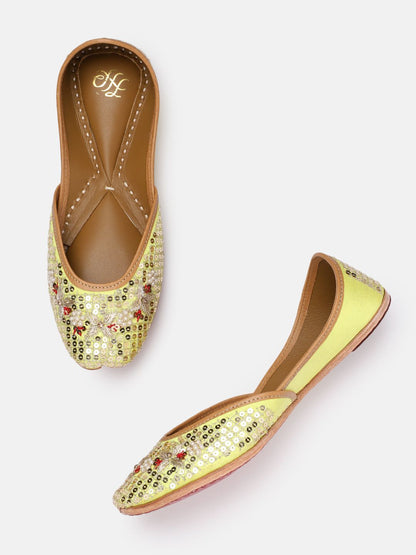 Dhiyona HOP Women Embellished Ethnic Mojaris