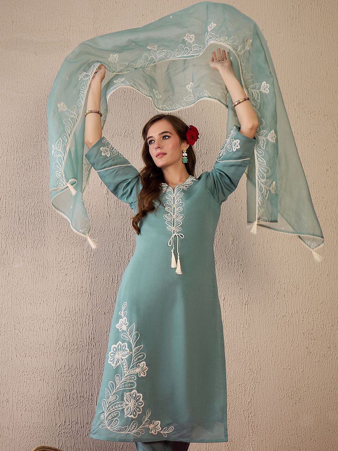 Women Floral Embroidered Regular Kurta with Trousers & With Dupatta