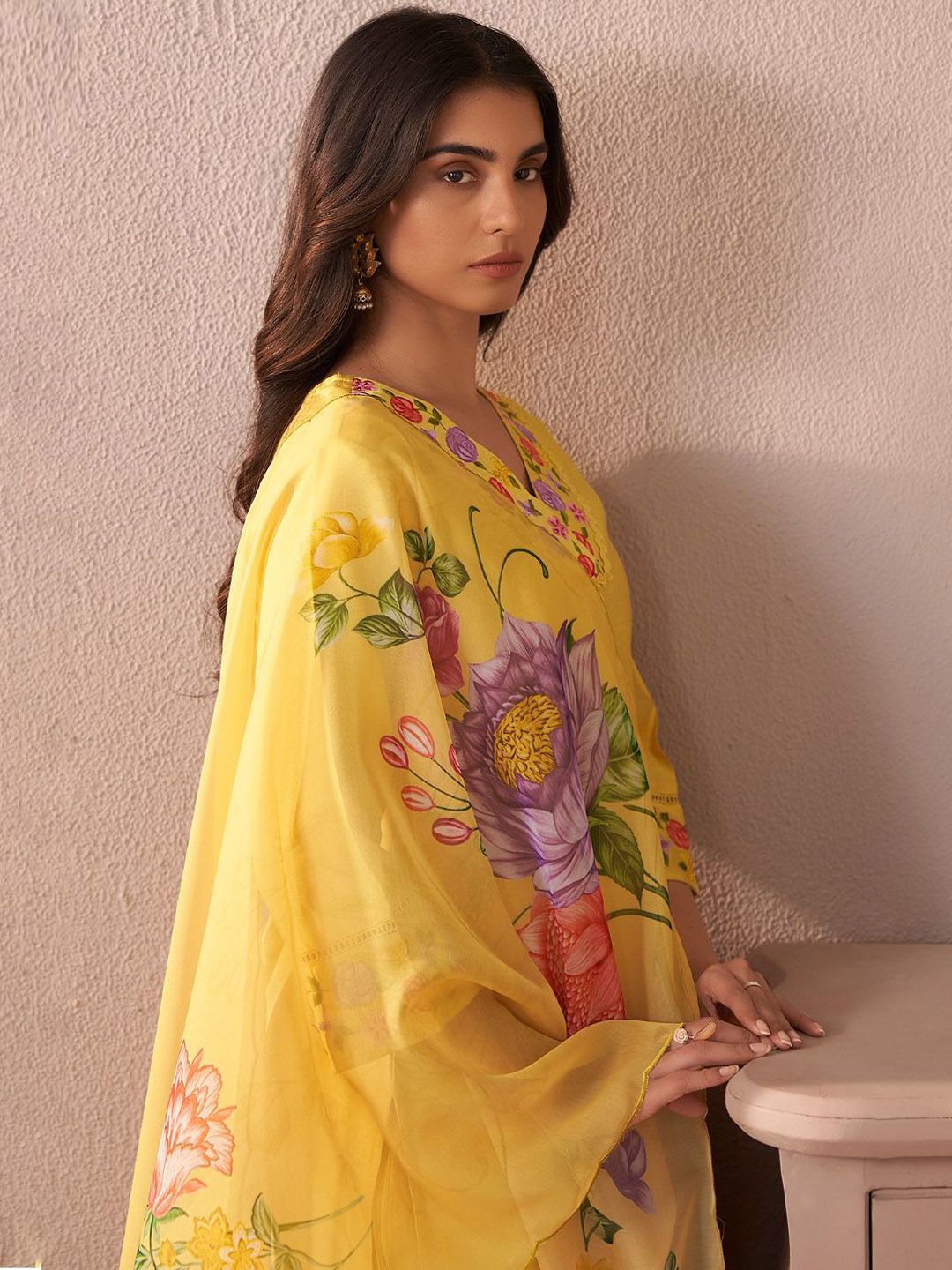 Dhiyona IE Women Floral Embroidered Work Liva Kurta with Trousers & With Dupatta