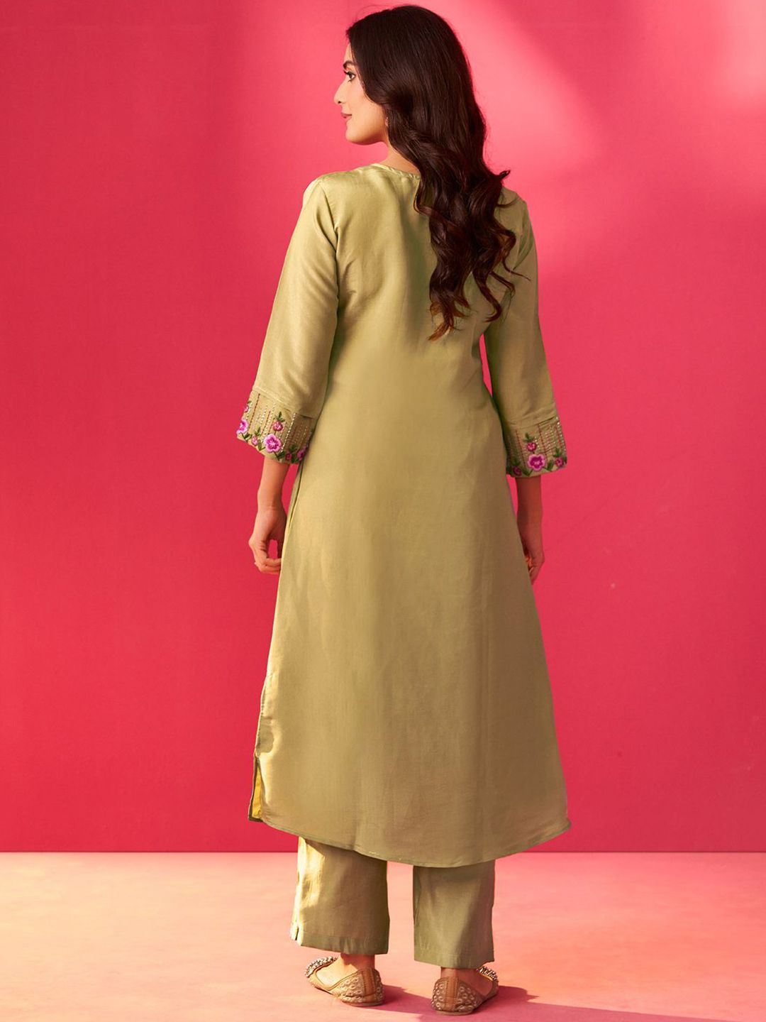 Dhiyona IE Embroidered V-Neck Top With Trousers Co-Ords