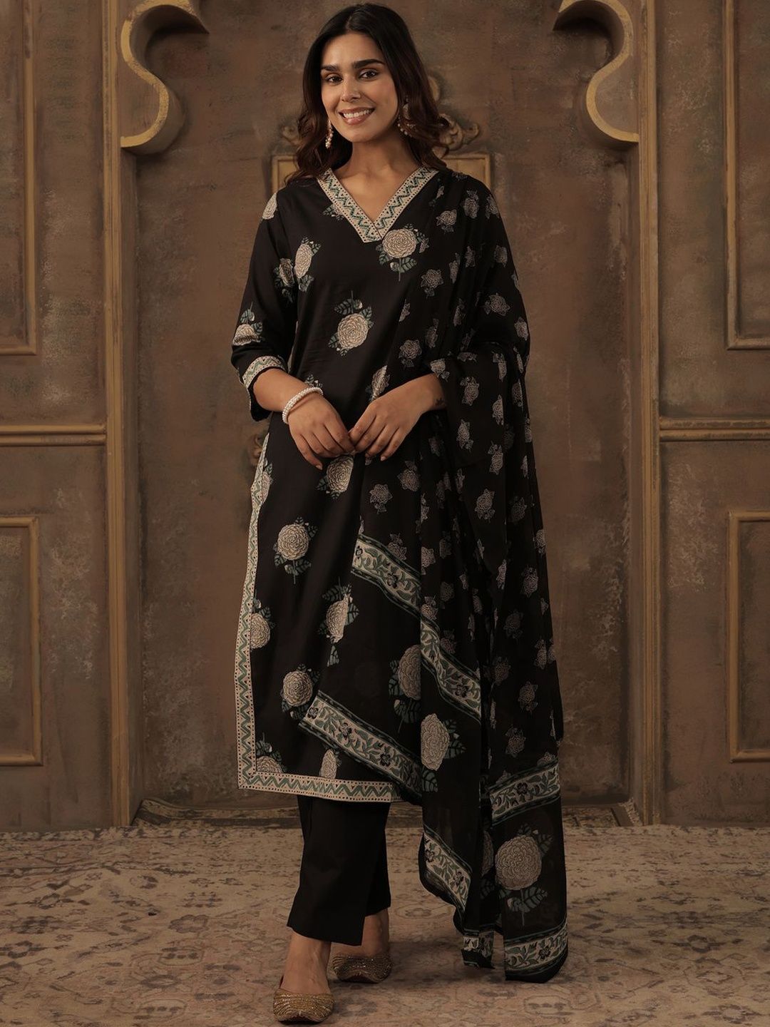 Dhiyona IE Women Floral Printed Regular Pure Cotton Kurta with Trousers & With Dupatta
