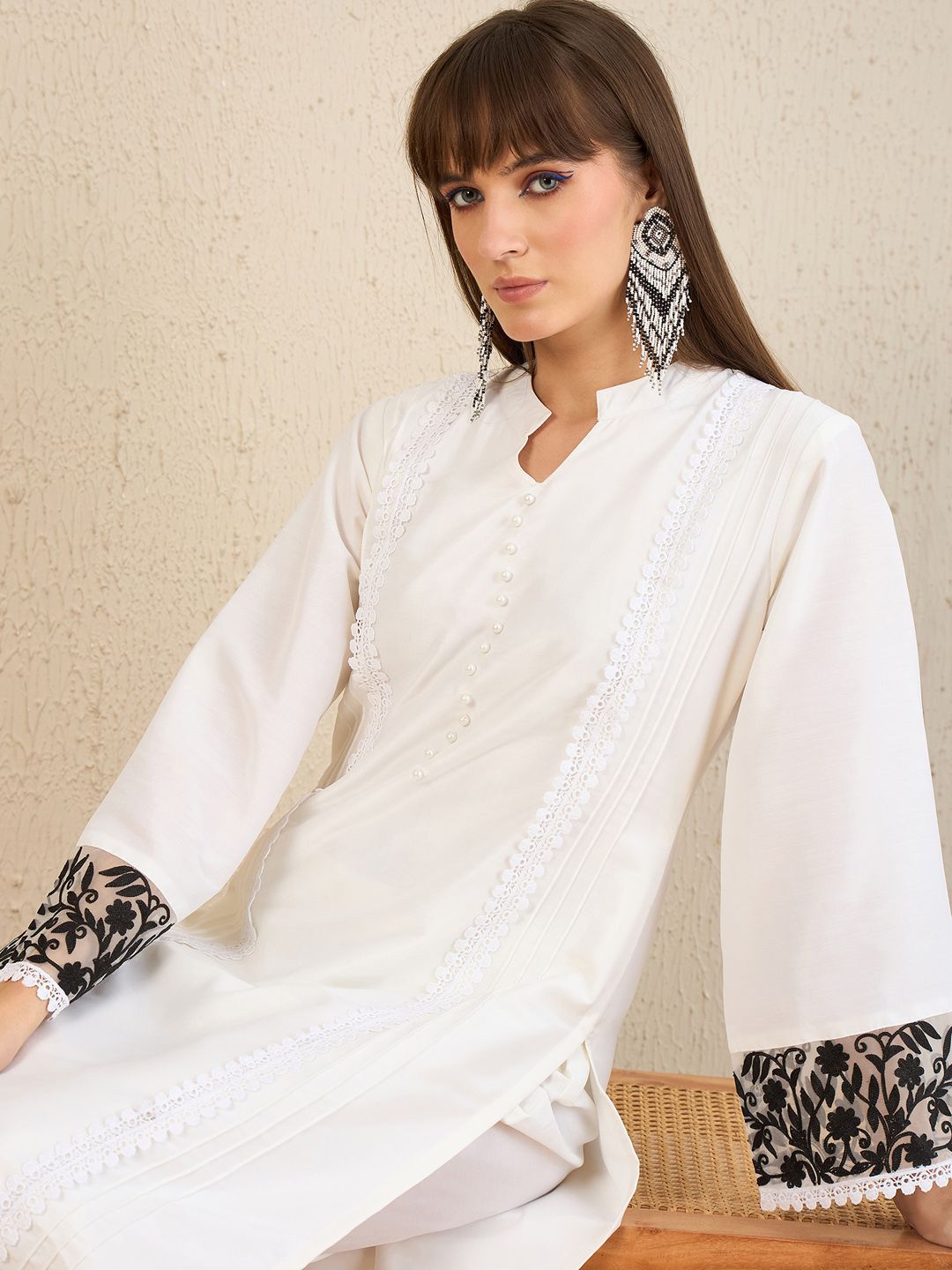Floral Embroidered Panelled Beads and Stones Straight Kurta with Trousers