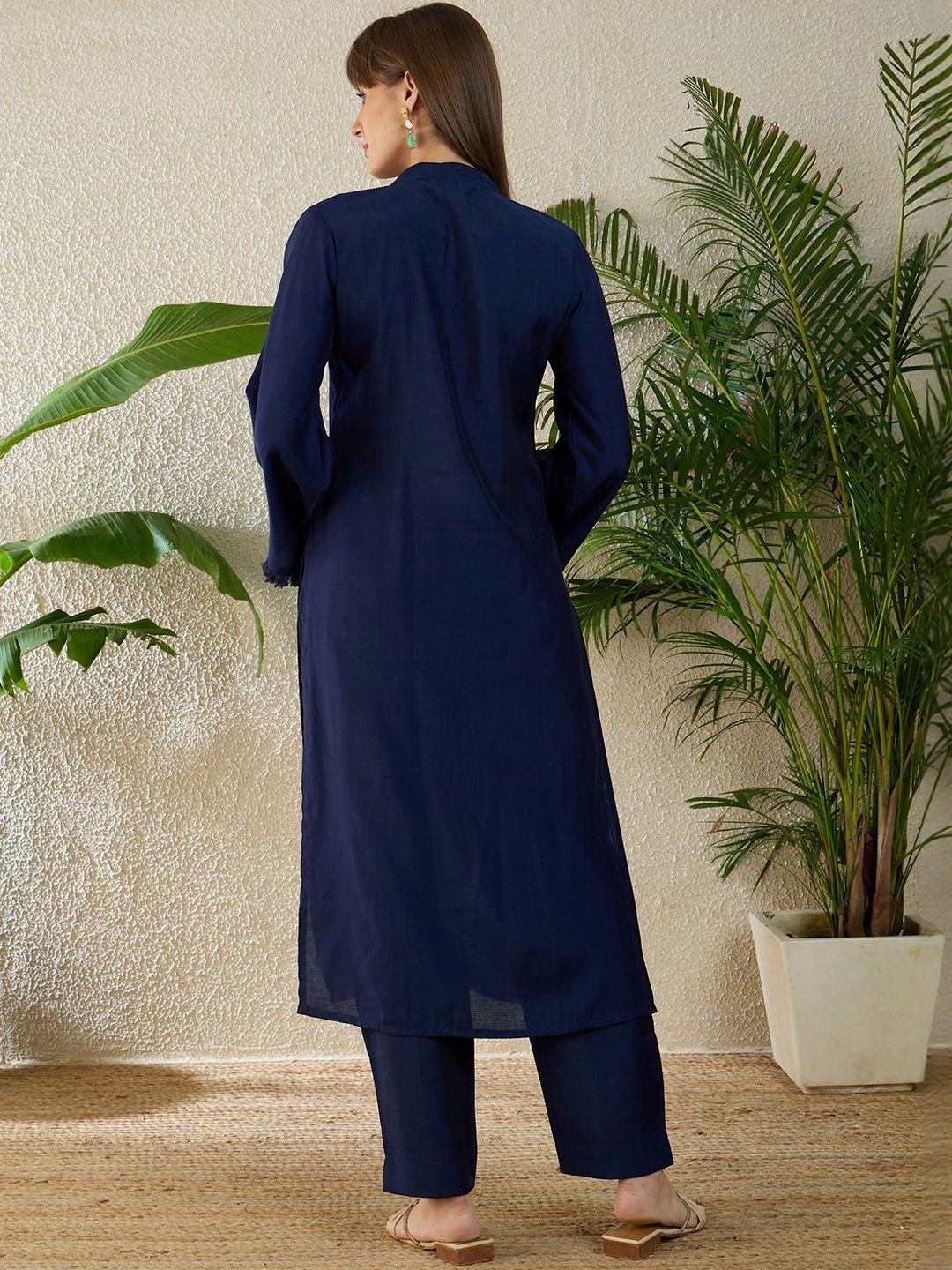 Floral Embroidered V-Neck Thread Work Kurta With Trouser
