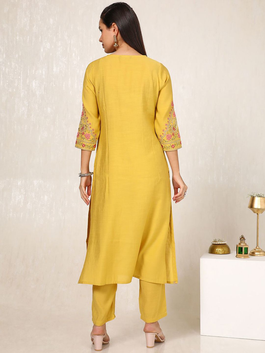 Dhiyona SO Women's Floral Embroidered Thread Work Notch Neck Straight Kurta with Trousers & Dupatta