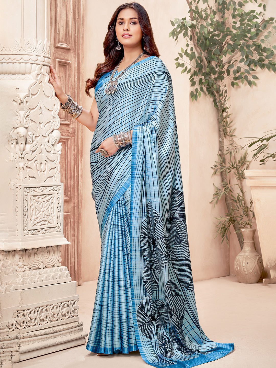 Women's Crepe Blue Digital Print Designer Saree With Blouse Piece