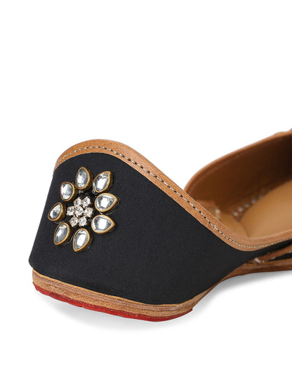 Dhiyona HOP Embellished Ethnic Mojaris