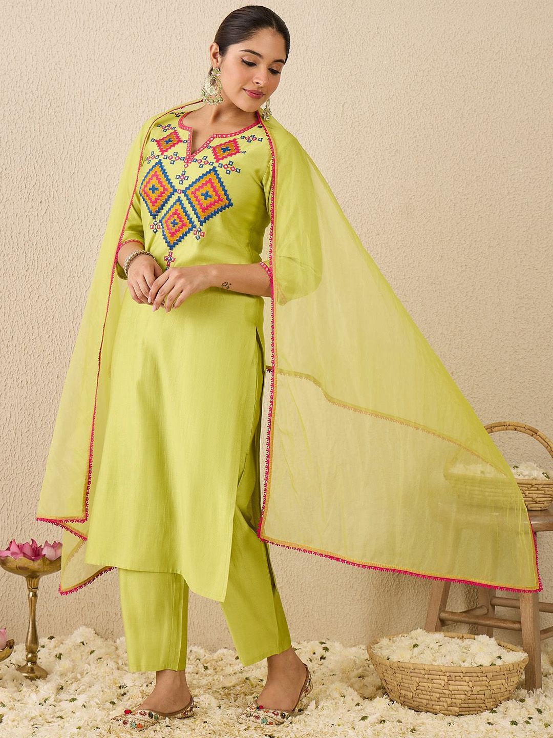 Dhiyona IE Women's Women Ethnic Motifs Printed Kurta with Trousers & Dupatta
