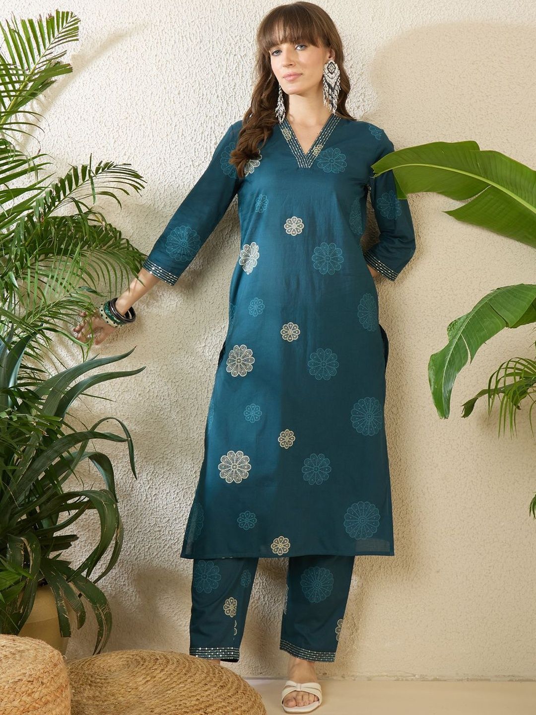 Dhiyona IE Printed V-Neck Three-Quarter Sleeves Pure Cotton Top With Trousers