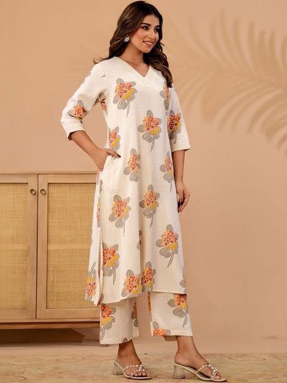 Women Floral Printed Regular Kurta with Trousers