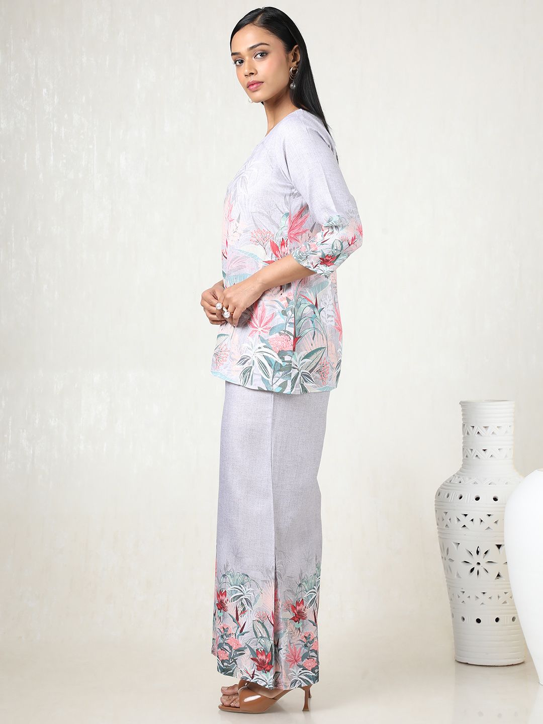 Dhiyona SO Women's Women Floral Printed Regular Linen Kurta with Palazzos