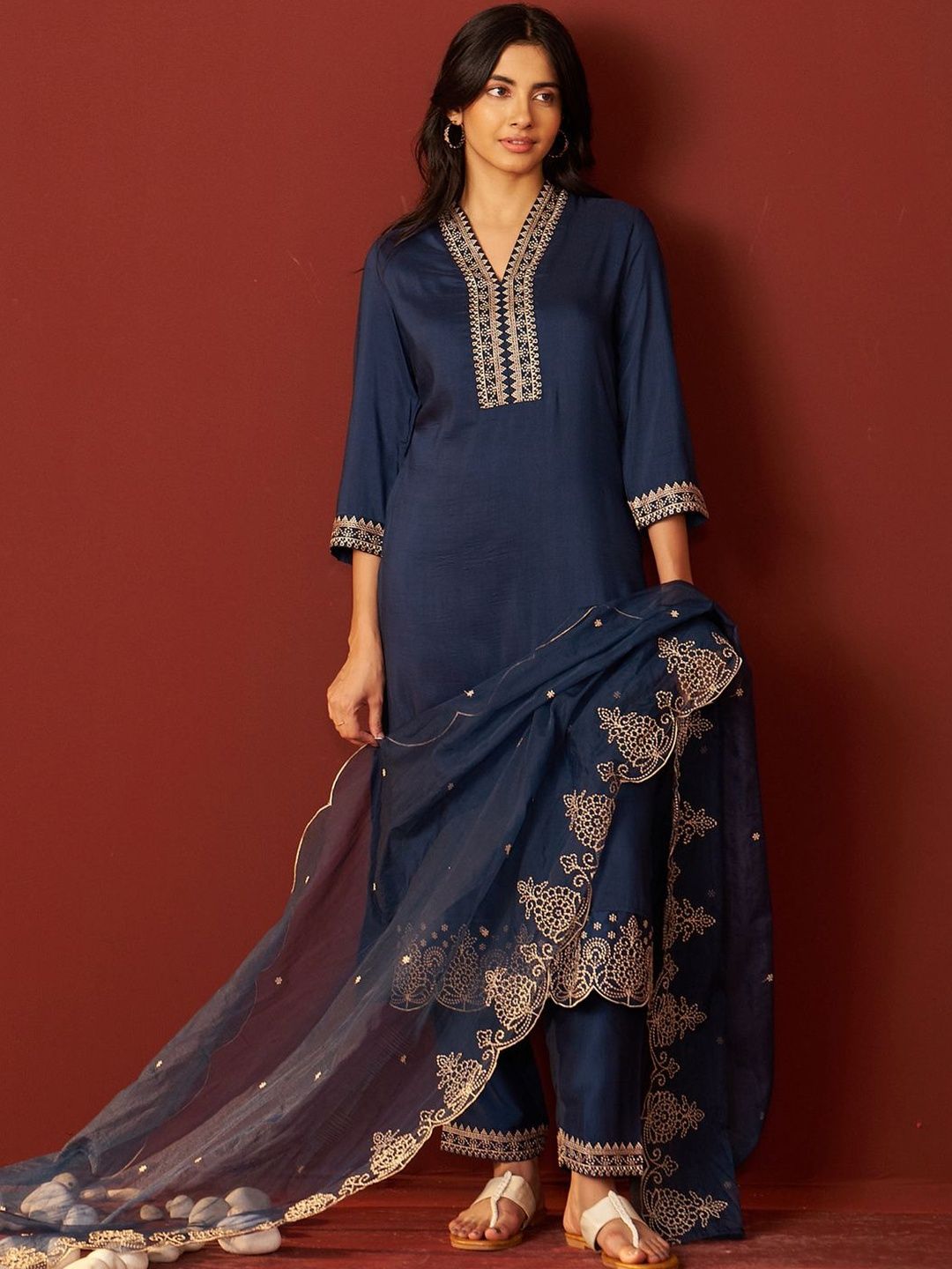 Women Ethnic Motifs Embroidered Regular Thread Work Kurta with Trousers & With Dupatta