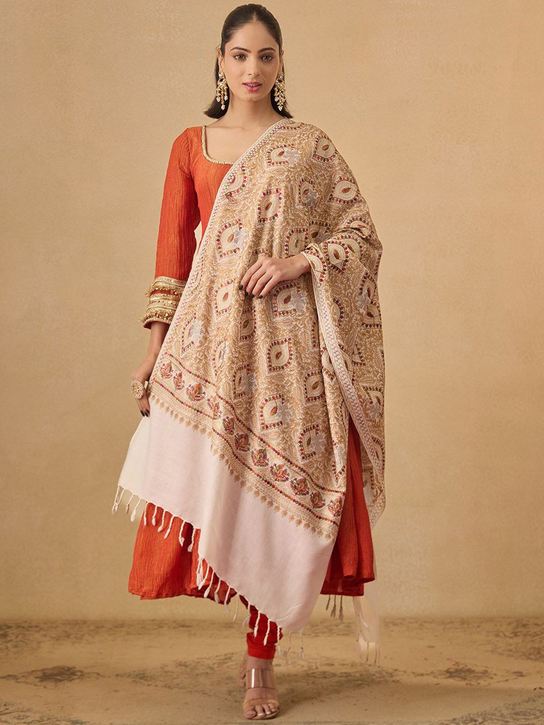 Dhiyona PA Floral Embroidered Thread Work Woollen & Acrylic Shawl