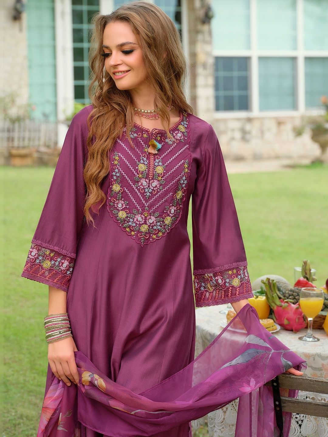 Women Floral Embroidered Regular Thread Work Kurta with Trousers & With Dupatta