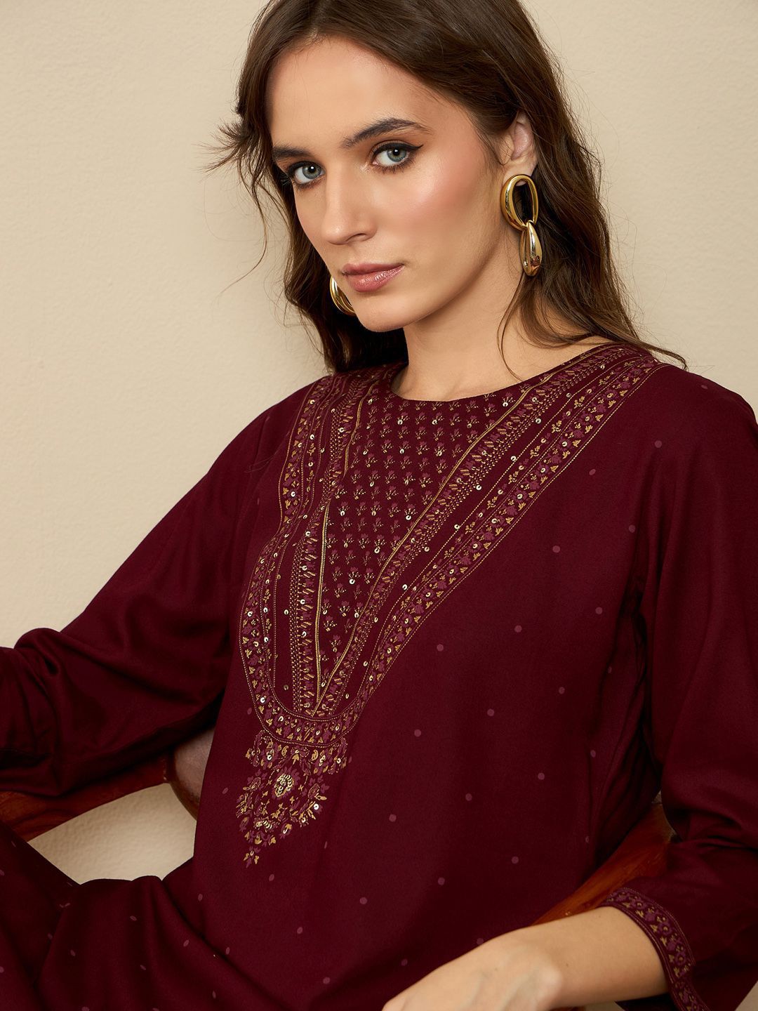 Dhiyona IE Floral Printed Round Neck Sequinned Straight Kurta