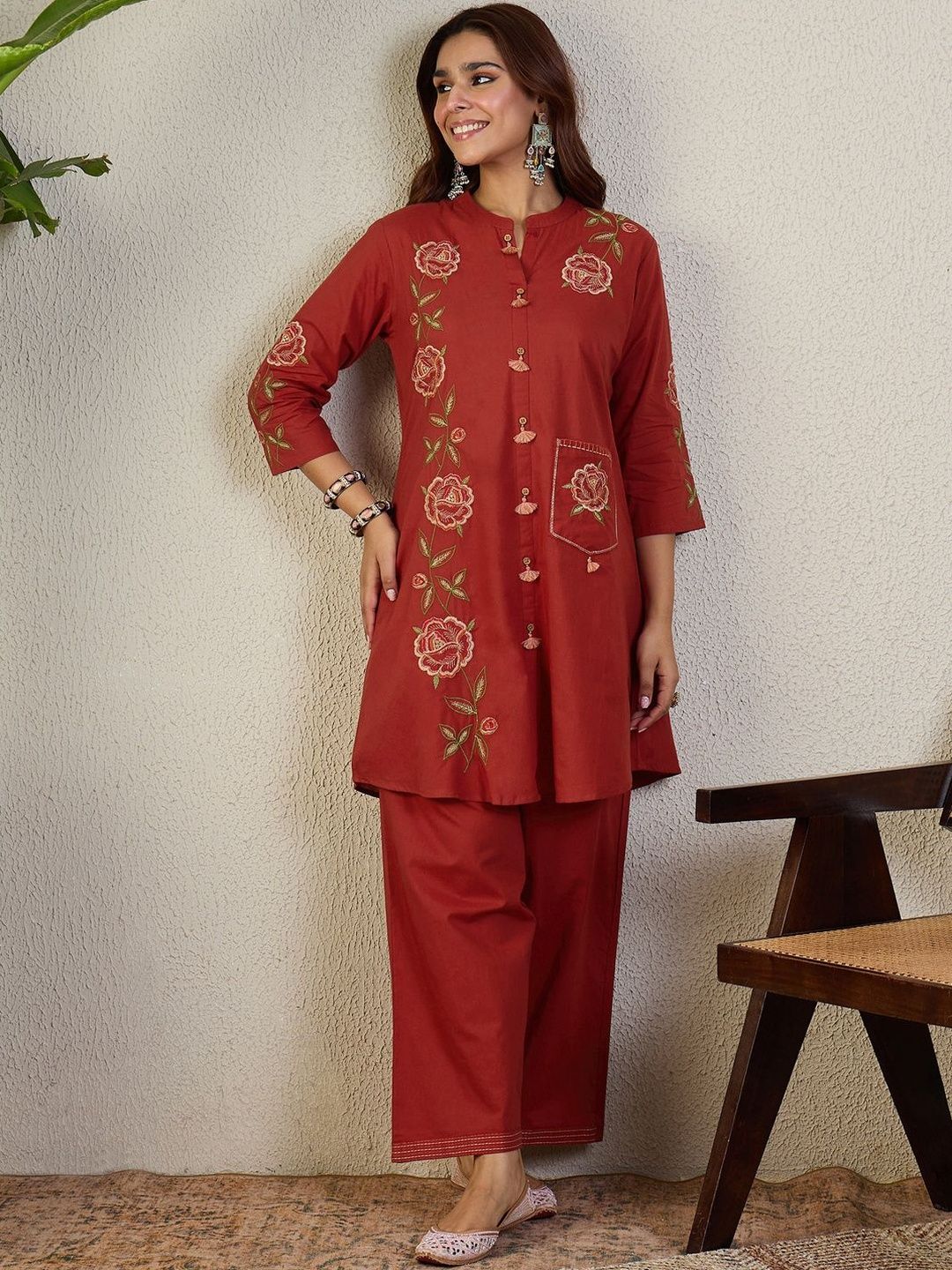 Dhiyona IE Floral Embroidered Mandarin Collar Thread Work Pure Cotton Kurta With Trousers