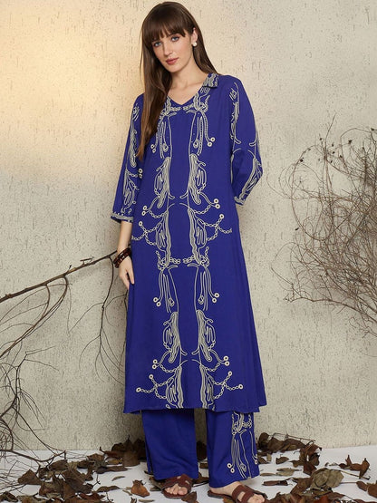 Women Printed Regular Kurta with Trousers