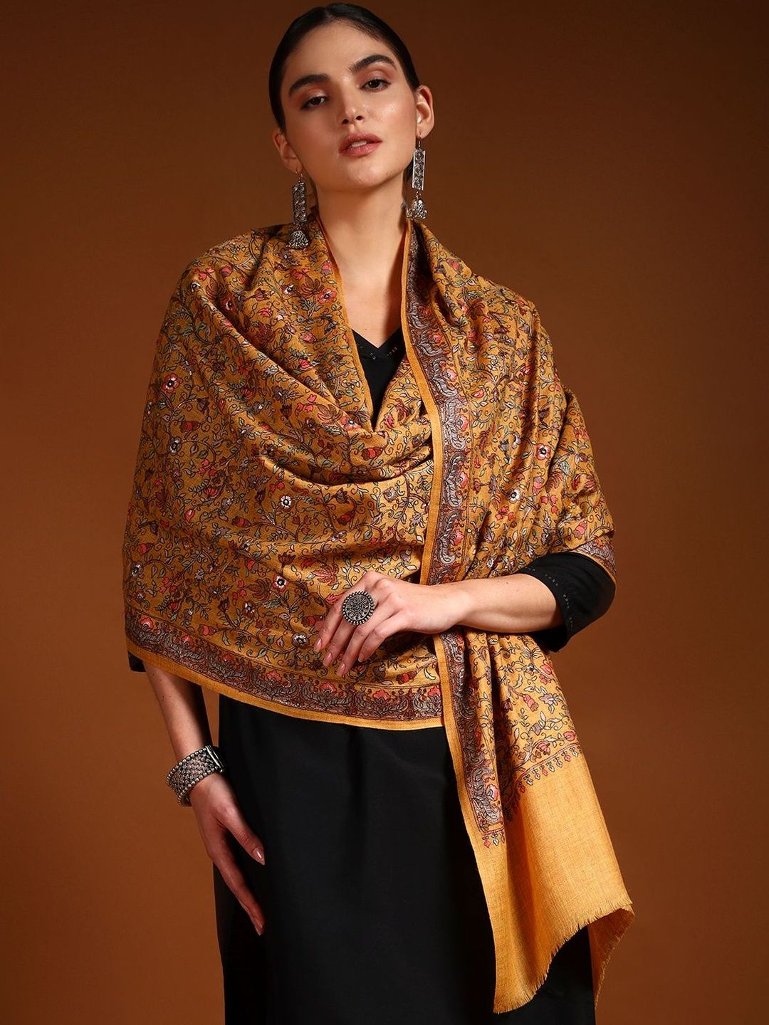 Dhiyona PA Women Floral Embroidered Shawl