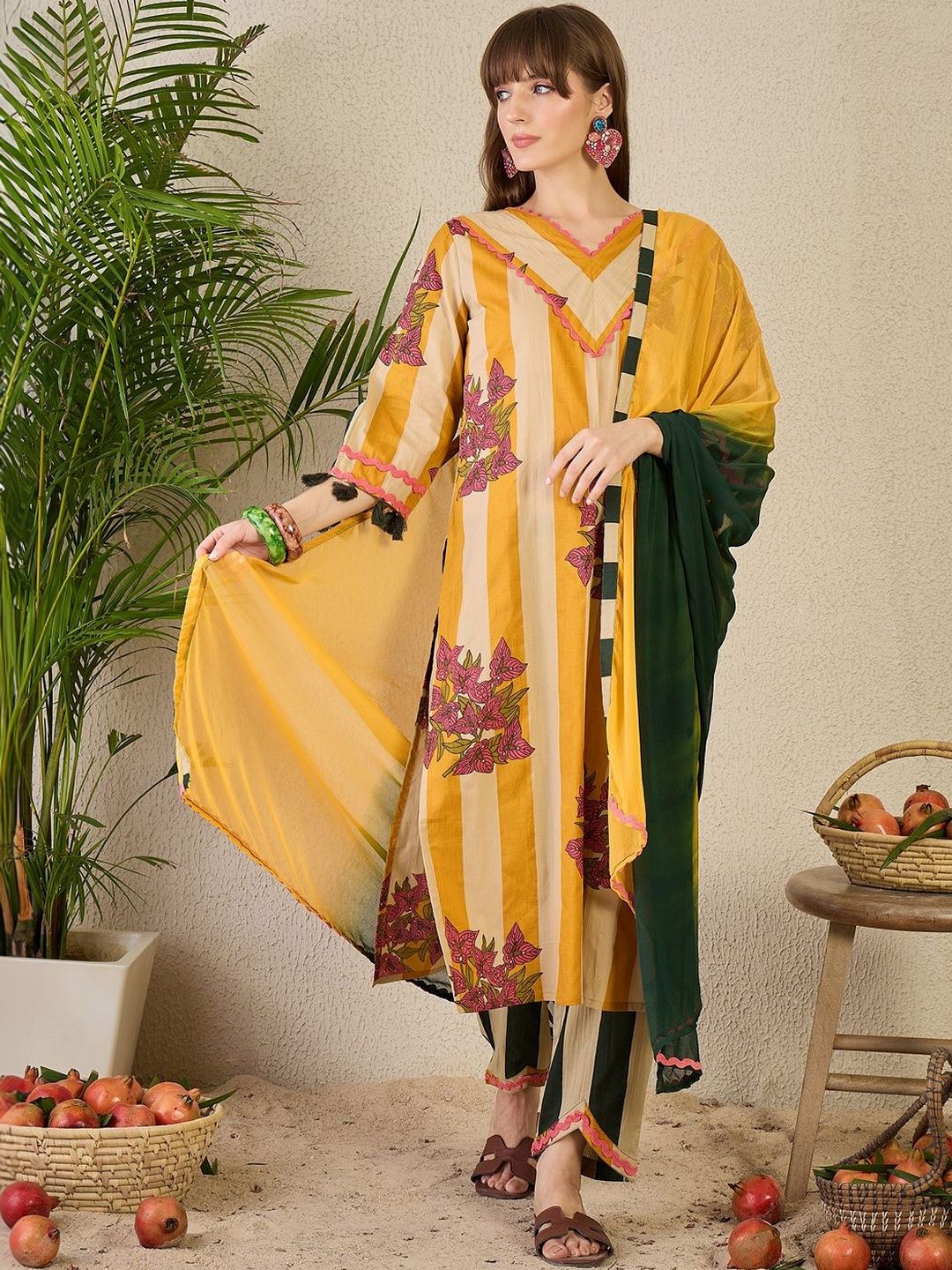 Women Floral Printed Regular Pure Cotton Kurta with Trousers & With Dupatta