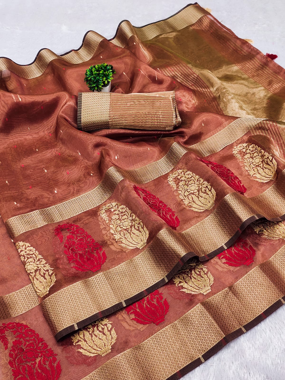 Dhiyona GR Women's Keri Red Tissue Cotton Silk Saree