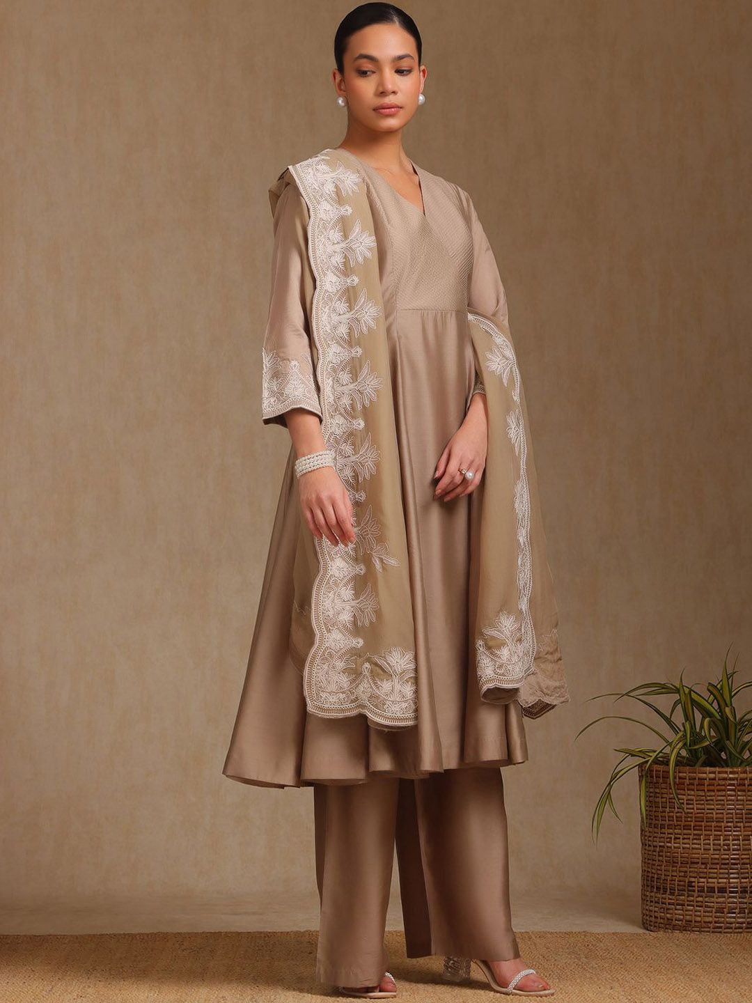 Dhiyona SO Women's Women Regular Thread Work Kurta with Palazzos & With Dupatta