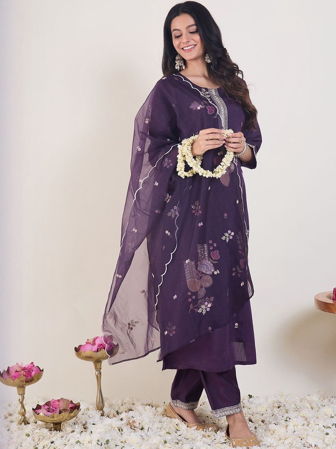 Floral Embroidered Straight Thread Work Kurta With Trousers & Dupatta