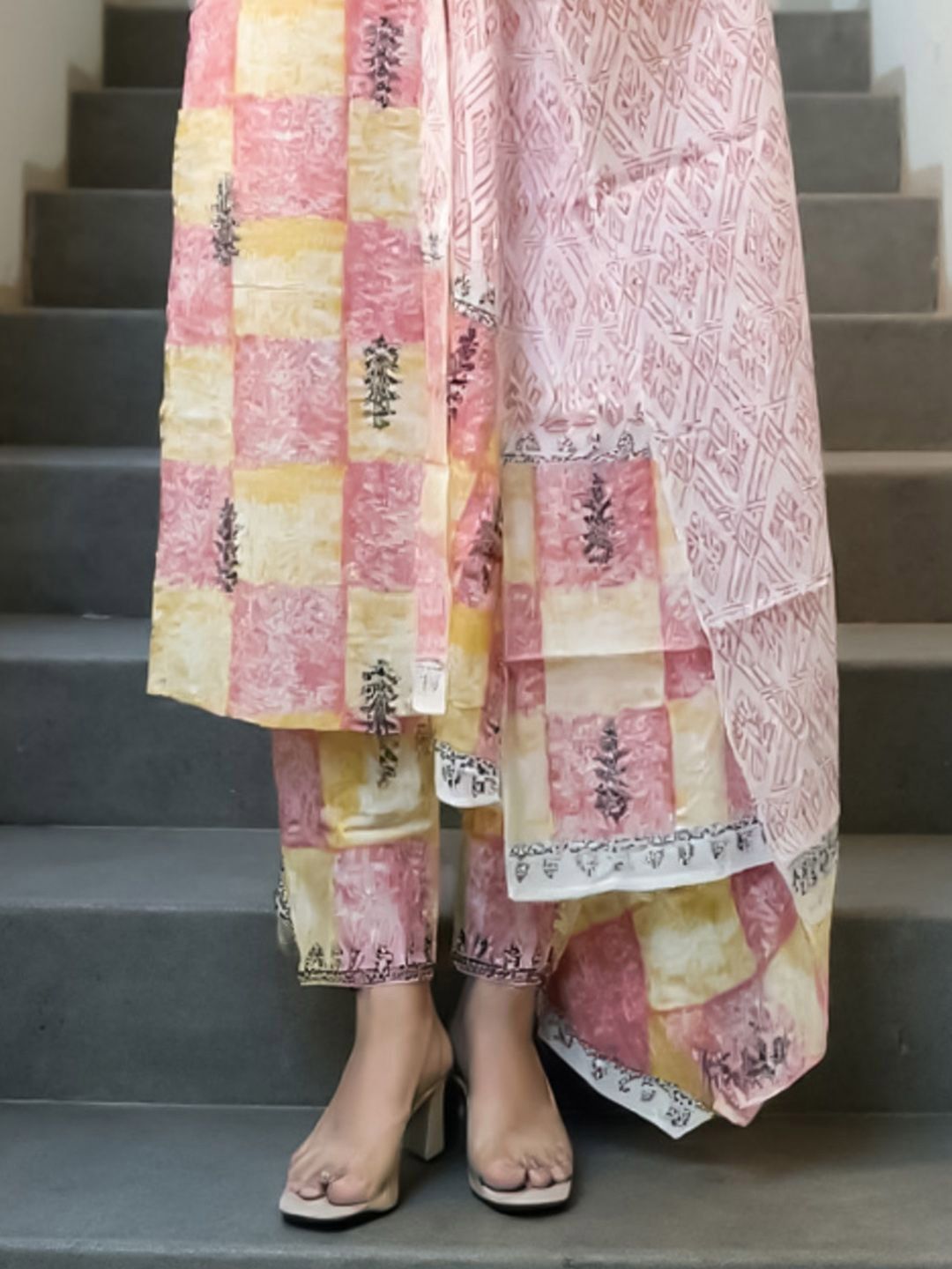 Women Checked Pure Cotton Kurta with Palazzo & Dupatta