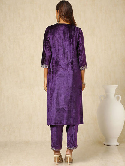 Dhiyona SO Women's Paisley Embroidered Straight Velvet Kurta with Trousers