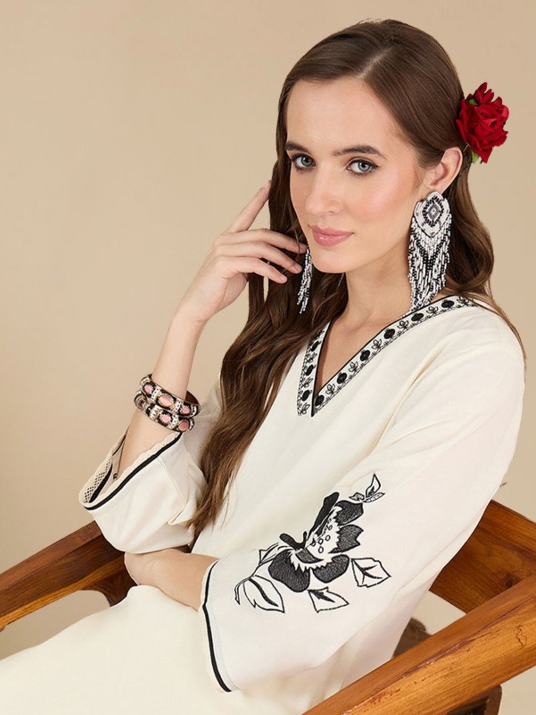 Women Floral Embroidered Regular Thread Work Kurta with Trousers