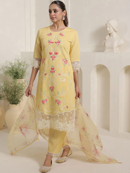 Women Floral Embroidered Regular Thread Work Kurta with Trousers & With Dupatta