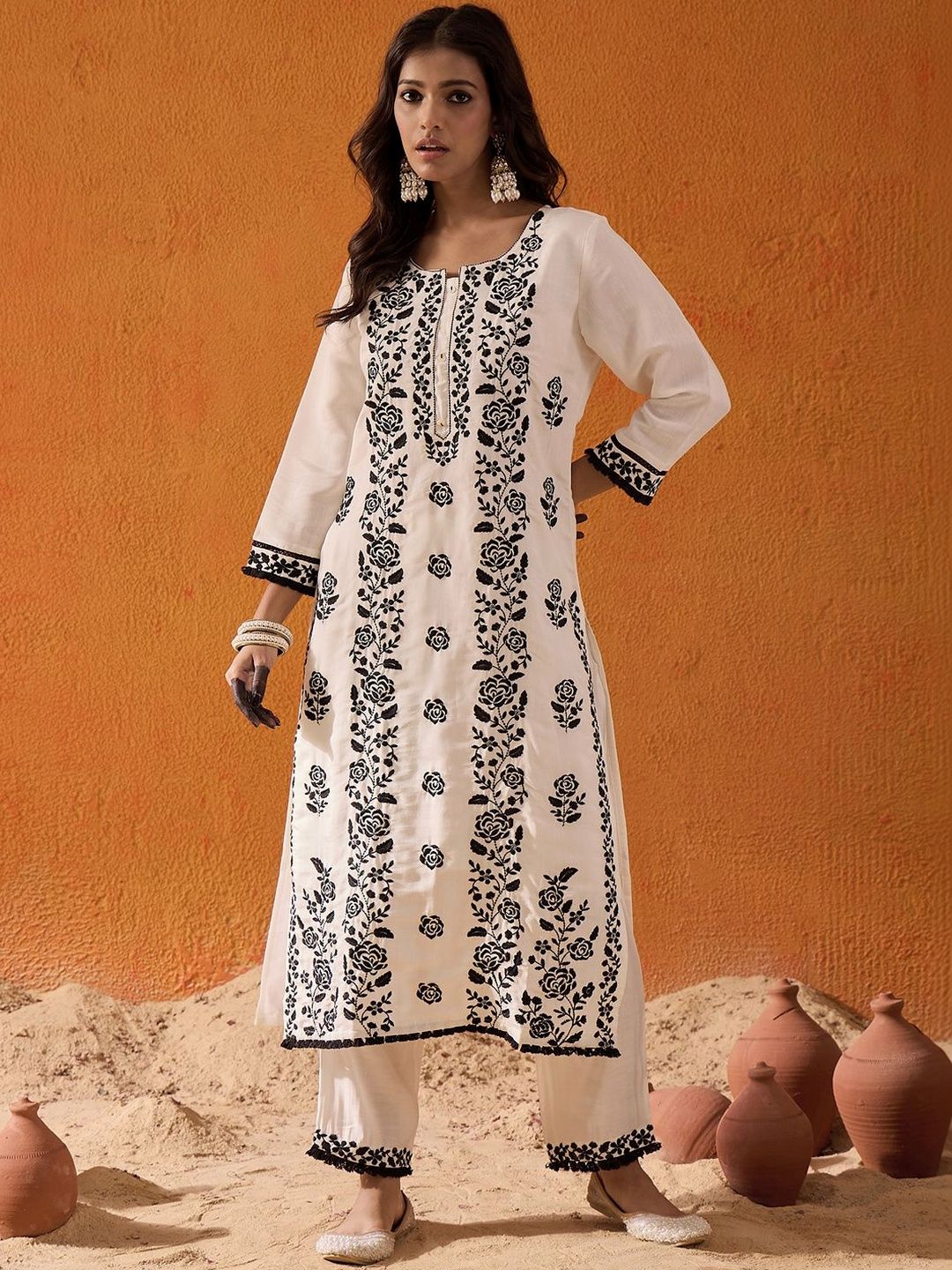 Women Floral Embroidered Regular Thread Work Kurta with Trousers & With Dupatta