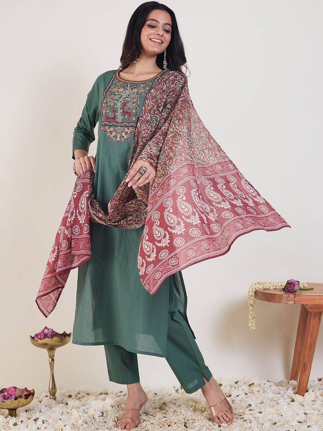 Ethnic Motifs Embroidered Thread Work Straight Kurta With Trouser & Dupatta