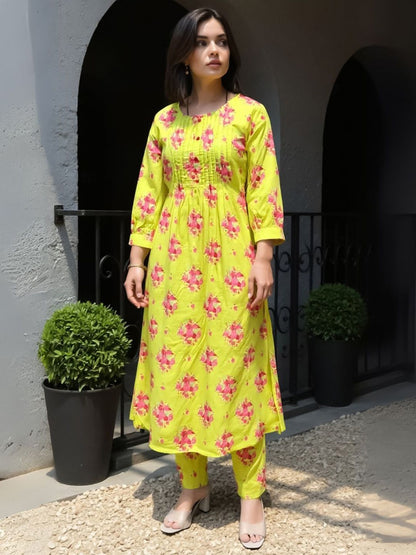 Women Floral Printed Regular Pure Cotton Kurta With Trousers