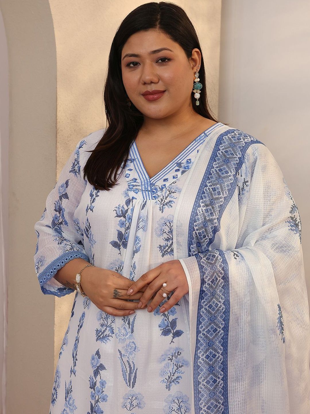 Dhiyona Women's Plus Size Floral Printed Kurta with Palazzos & With Dupatta
