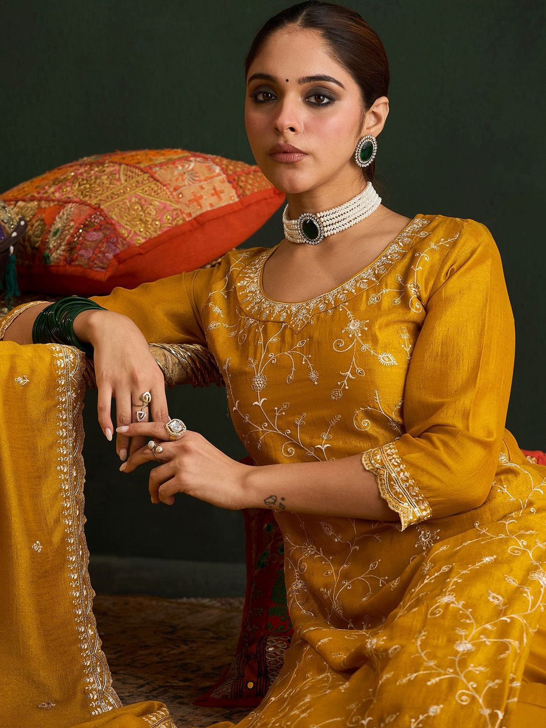 Dhiyona IE Women Ethnic Motifs Embroidered Regular Thread Work Kurta with Trousers & With Dupatta