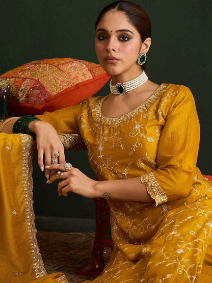 Dhiyona IE Women Ethnic Motifs Embroidered Regular Thread Work Kurta with Trousers & With Dupatta