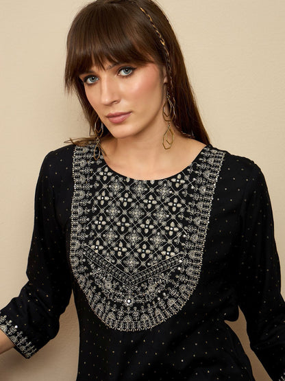 Dhiyona IE Floral Embroidered Zari Straight Kurta