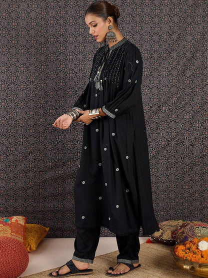 Women Ethnic Motifs Embroidered Regular Thread Work Kurta with Trousers