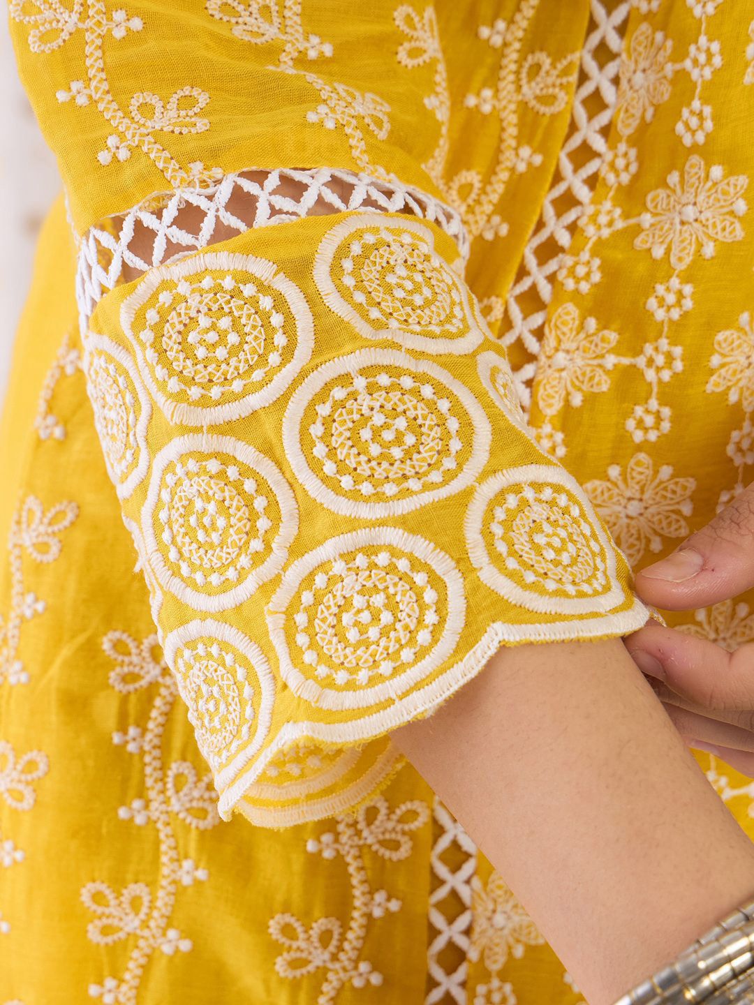 Floral Embroidered Thread Work Pure Cotton Kurta With Trousers & Dupatta