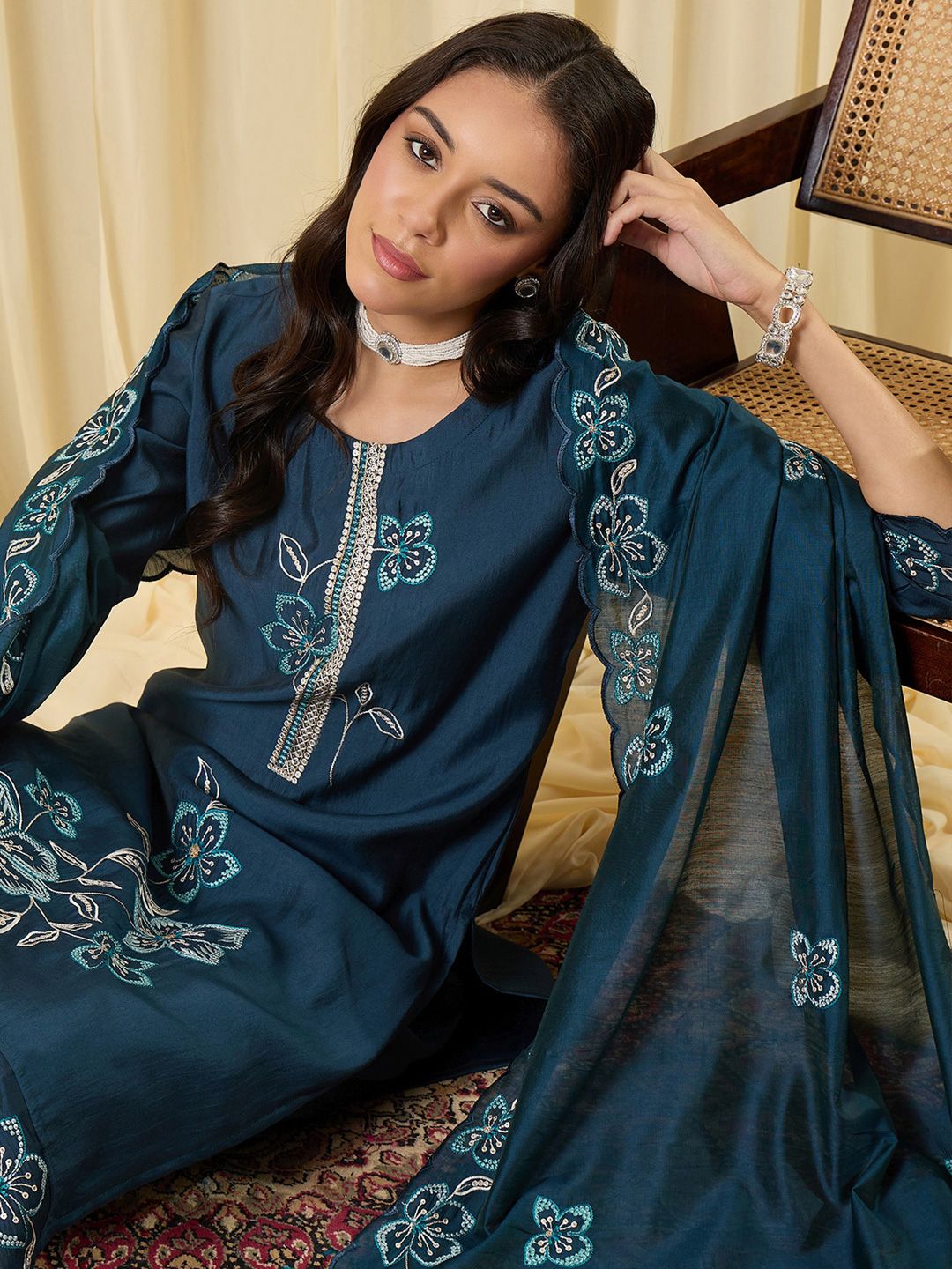Dhiyona IE Women Floral Embroidered Regular Thread Work Kurta with Trousers & With Dupatta