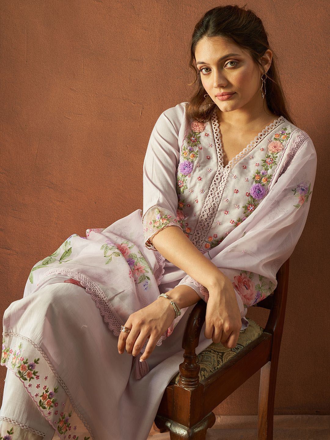 Floral Embroidered Thread Work V-Neck Straight Kurta With Trousers & Dupatta