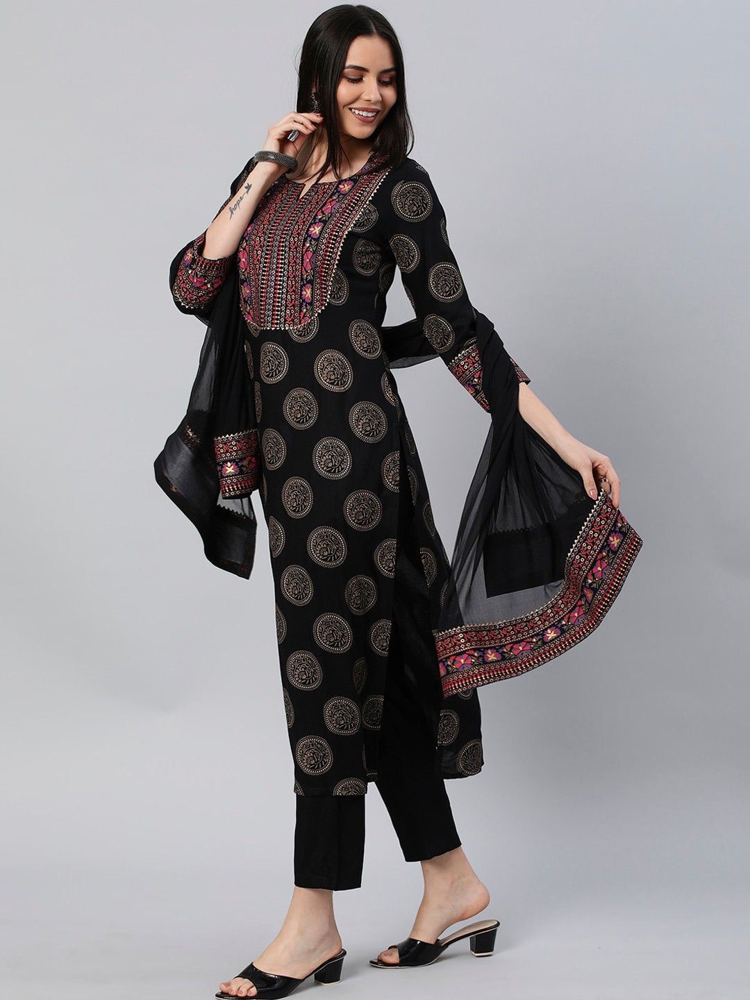 Dhiyona KL Women Ethnic Motifs Printed Regular Kurta with Trousers & With Dupatta
