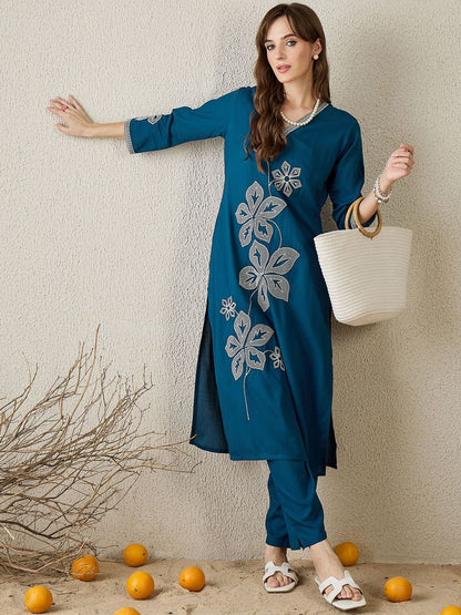 Dhiyona IE Floral Embroidered V-Neck Top With Trousers Co-Ords