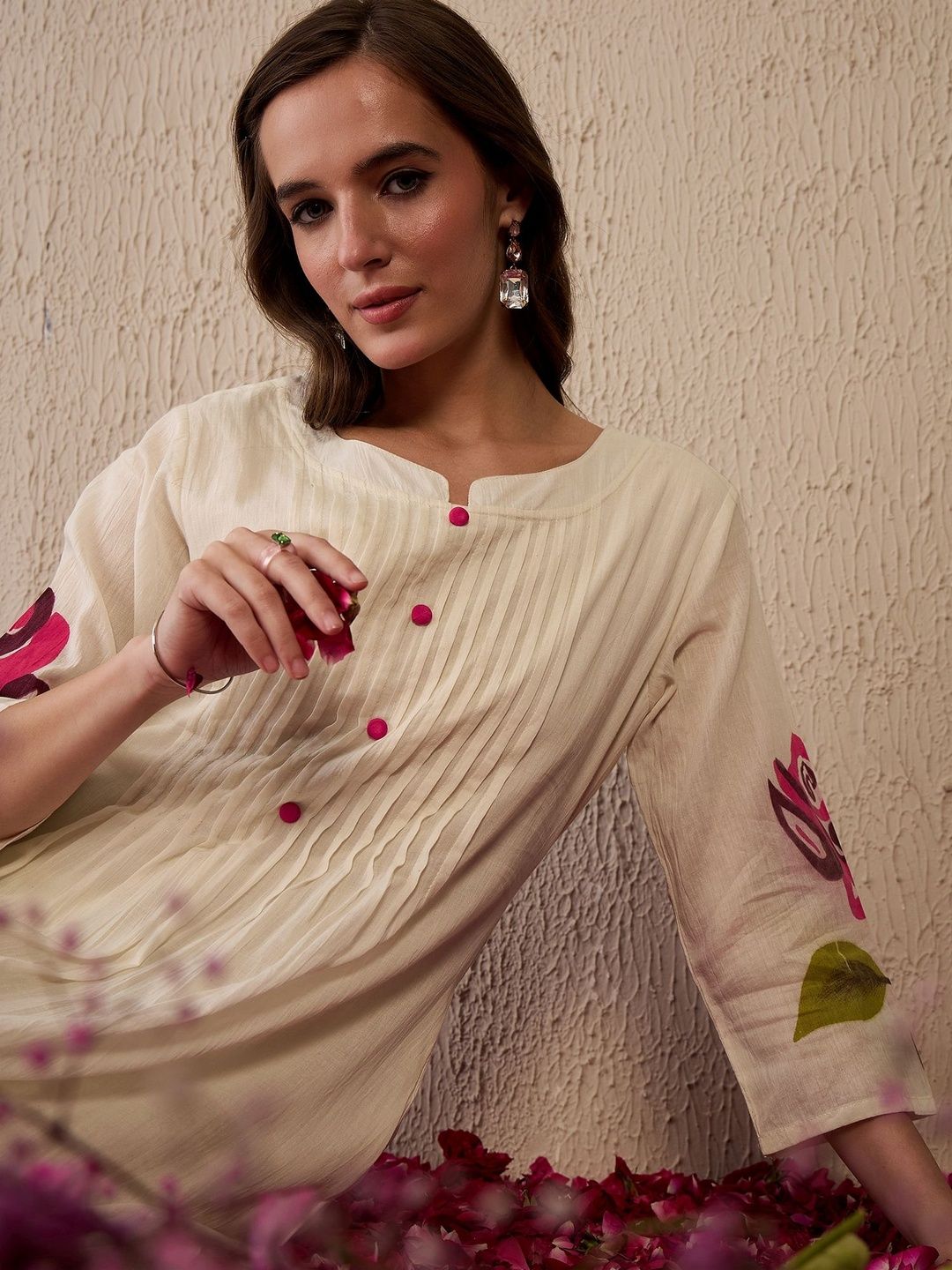 Women Floral Printed Round Neck Pure Cotton Pleated Kurta with Trousers