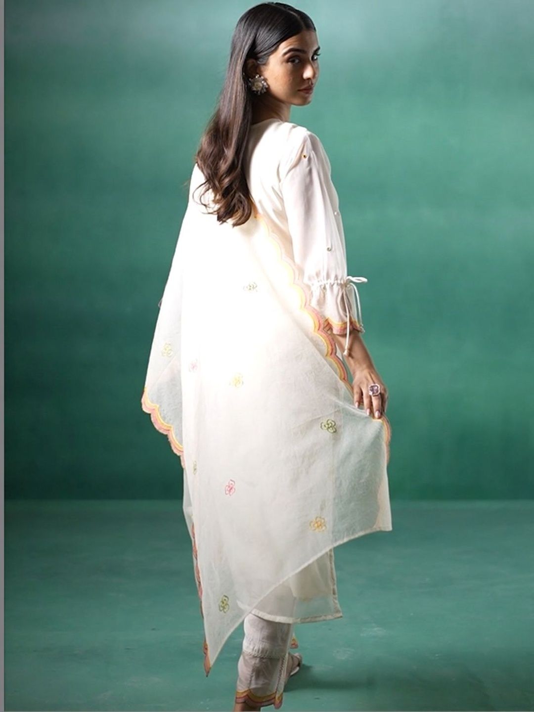 Women Floral Embroidered Regular Thread Work Kurta with Trousers & With Dupatta