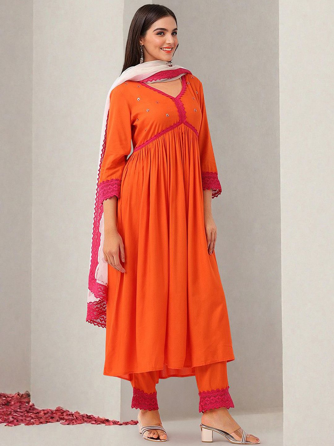 Dhiyona IS Women's Women Floral Embroidered Regular Kurta with Trousers & With Dupatta