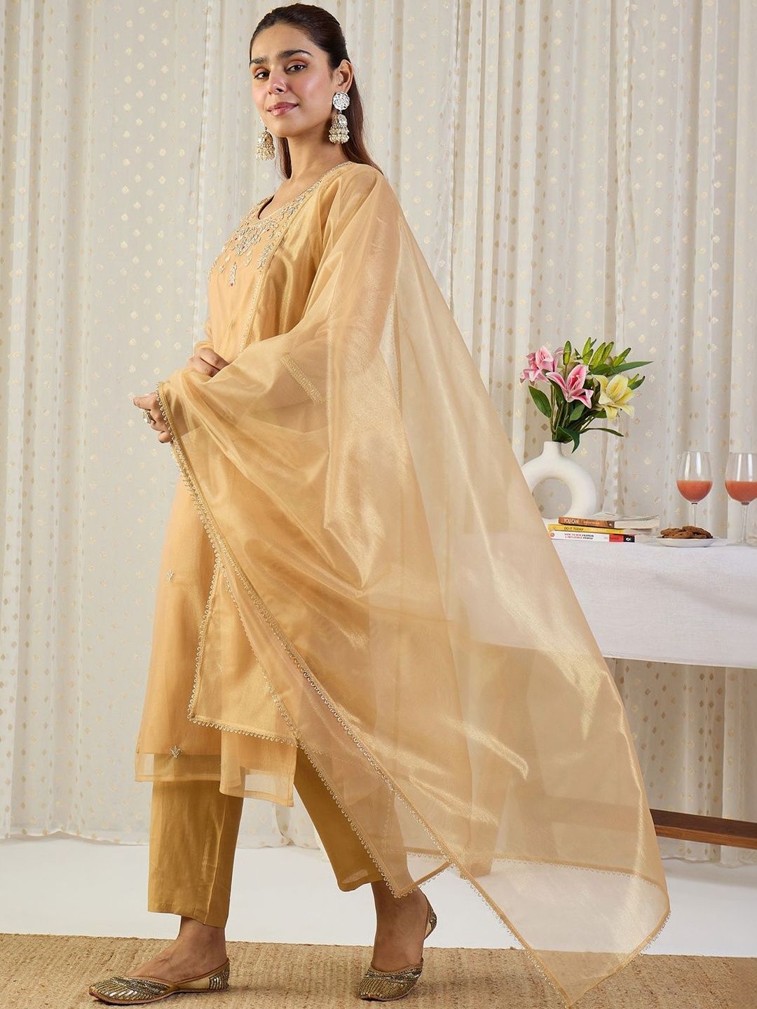 Ethnic Motifs Embroidered Regular Thread Work Kurta With Trousers & Dupatta