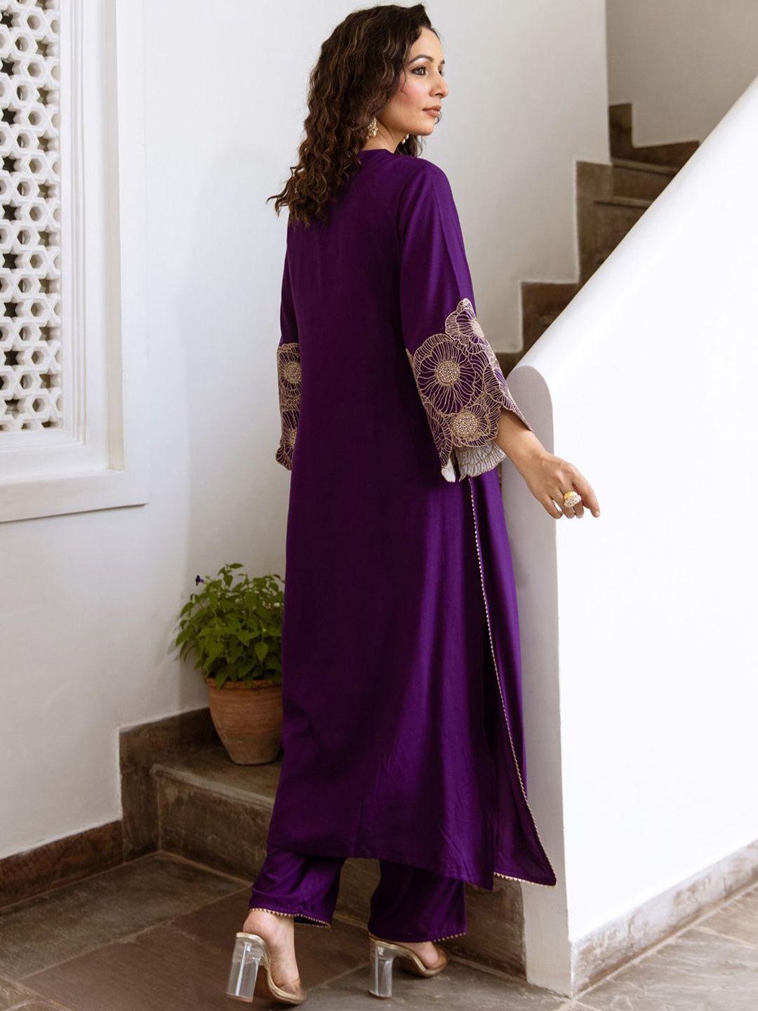 Women Floral Embroidered Regular Kurta with Trousers