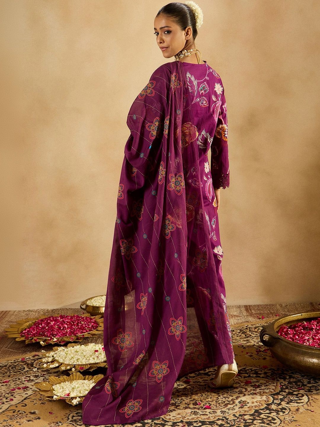 Women Floral Printed Regular Thread Work Pure Cotton Kurta with Trousers & With Dupatta