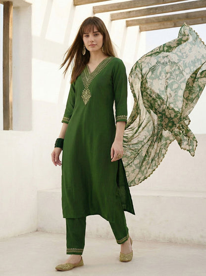 Dhiyona CH Women Floral Embroidered Regular Thread Work Kurta with Trousers & With Dupatta