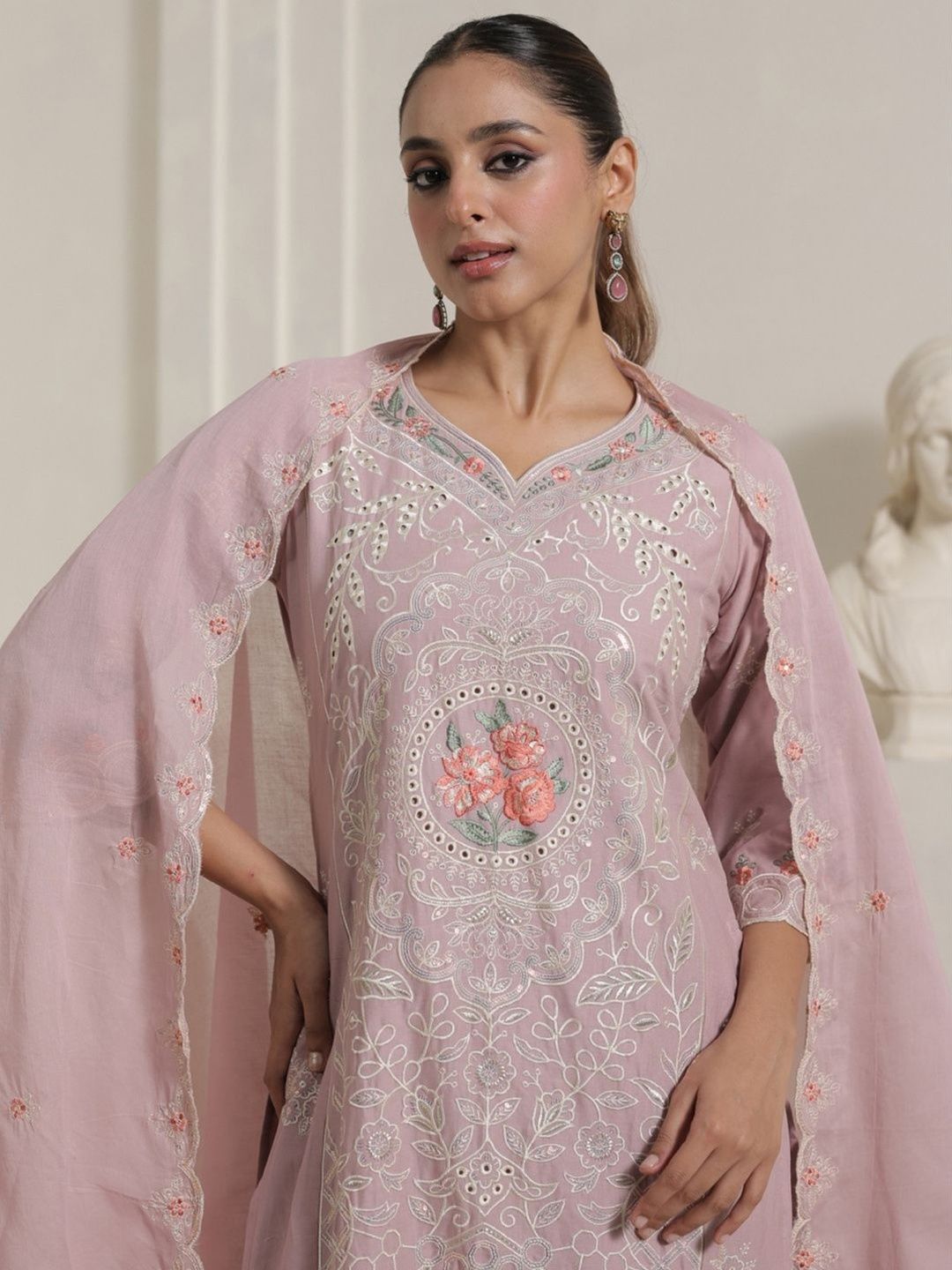 Dhiyona IE Women Floral Embroidered Regular Thread Work Pure Cotton Kurta with Trousers & With Dupatta